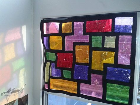 Stained glass window - DIY Quality Street wrappers Craft Room Lighting, Paper Cut Art Templates, Sweet Wrappers, Sewing Christmas Gifts, Bedroom Crafts, Diy Craft Room, Quality Street, Diy And Crafts Sewing, Crafts For Boys