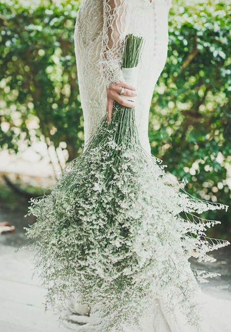 Forget traditional roses, if you're looking for inspiration for your wedding day bouquet, we've compiled a list of the most romantic trends right now. Long Stem Bouquet, Unique Bridal Bouquets, Unique Wedding Bouquet, Modern Bouquet, Unique Bride, Sydney Wedding, Rose Pastel, Bride Bouquets, Bridal Flowers