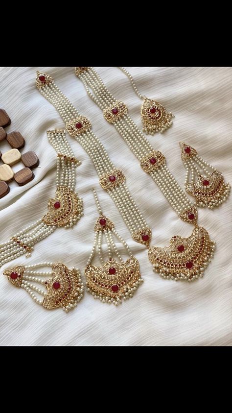 Indian Bridal Pearl Jewellery, Hyderabadi Gold Jewelry, Pakistani Nikkah Jewelry, Hyderabadi Bridal Jewellery, Traditional Hyderabadi Jewellery, Pearl Jewelry Bridal, Hyderabadi Jewelry Choker, Moti Gold Set, Bridal Pearl Jewelry Set