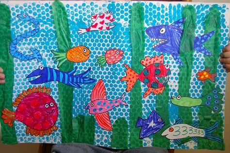 Under Sea collage with bubble wrap printed background, tissue paper seaweed, and cut out sea creatures. Hooray For Fish, Fish Mural, Lucy Cousins, Bubble Wrap Art, Paint Ocean, Sea Murals, Ocean Mural, Bubble Print, Ocean Unit