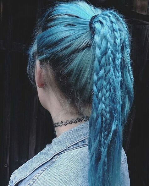 Blue Dyed Hair, Hippie Makeup, Makeup Pics, Fashion And Makeup, Skater Aesthetic, Dyed Hair Inspiration, Pretty Hair Color, Peinados Fáciles Para Cabello Corto, Dye My Hair