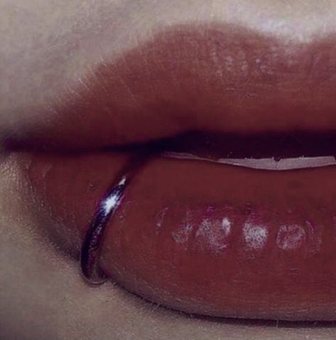 Piercing Ideas Lip, Lip Peicerings, Lip Piercings Aesthetic, Side Lip Piercing, Lips Piercing, Piercings Lip, Piercing Lip, Mouth Piercings, Lip Piercings