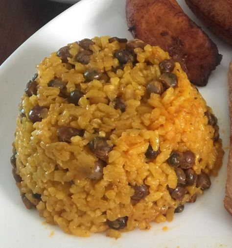 Arroz Con Gandules Recipe, Rice And Pigeon Peas, Goya Recipe, Recipe Rice, Boricua Recipes, Pigeon Peas, Rice And Beans, Easy Rice Recipes, Rice Side Dishes