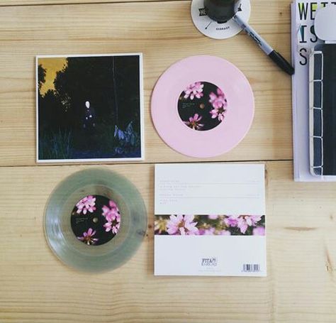 Moose Blood/Departures Split Moose Blood, Pop Punk Music, Hipster Aesthetic, Vinyl Aesthetic, Vinyl Record Player, Punk Music, Record Player, Cassette Tapes, Design Reference