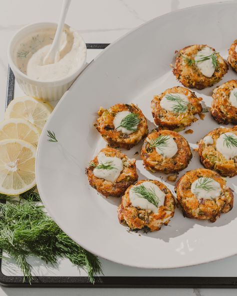 Crab Cake Hors D'oeuvres, Mini Crab Cake Appetizer, Mini Crab Cakes Appetizers, Horsey Sauce, Crab Cake Appetizer, Mini Crab Cakes, Fancy Appetizers, Ice Cream Scooper, Prepared Horseradish