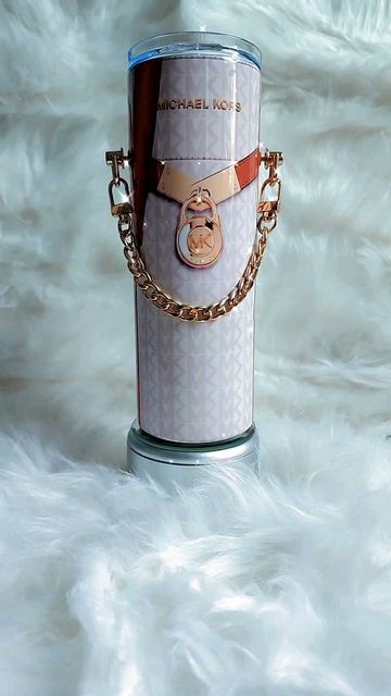 Mk Tumbler Ideas, Purse Tumbler With Chain, Personal Cups, Trendy Cups, Purse Tumbler, Brazil Carnival, Diy Living Room Decor, Mk Purse, Custom Tumbler Cups