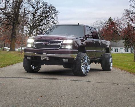 @keegan6six and his clean LBZ! #diesel #diesels #dieseltrucks #trucks #Cummins #Powerstroke #Duramax #Chevy #Ford #Dodge #Fordtrucks #GMC… Lbz Duramax Chevy, Chevy Duramax Diesel, Chevy Jokes, Truck Builds, B13 Nissan, Hauling Trailers, Gmc Suv, Chevy Duramax, Chevy Diesel Trucks