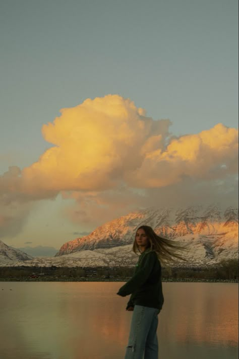 Montana Travel Aesthetic, Aesthetic Mountain Pics, Montana Instagram Pictures, Mountain Woman Aesthetic, Montana Girl Aesthetic, Outdoor Film Photography, Hiking Instagram Pictures, Mountain Girl Aesthetic, Spring Hiking Outfits