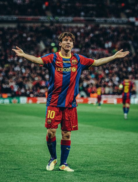 Football Archives, Young Messi, Messi Pictures, Messi Videos, Lionel Messi Fc Barcelona, Messi Photos, Soccer Event, Soccer Outfit, Leonel Messi