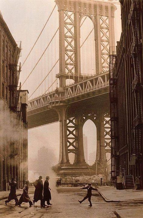 Godfather Movie, Beautiful Cinematography, Filmy Vintage, Lions Photos, Sergio Leone, Manhattan Bridge, Retro Film, Movie Shots, Goodfellas