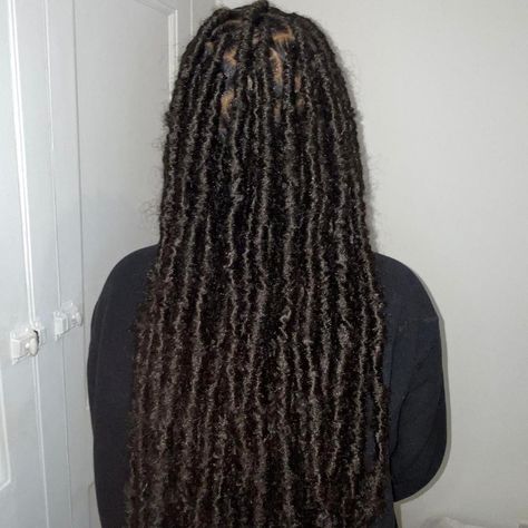 Waist Length Butterfly Locs, Locs Long Hairstyles, Butterfly Locs Hairstyle, Locs Long, Hairstyles Trending, Butterfly Locs, Marley Hair, Faux Locs Hairstyles, Braided Hair