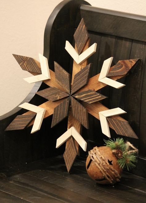 Christmas Wood Crafts Patterns Free Printable, Wood Templates Free Printable, Pallet Snowflake, Winter Wood Projects, Diy Wooden Christmas Decorations, Wood Pallet Crafts, Wood Christmas Decorations, Christmas Diy Wood, Fall Wood Crafts