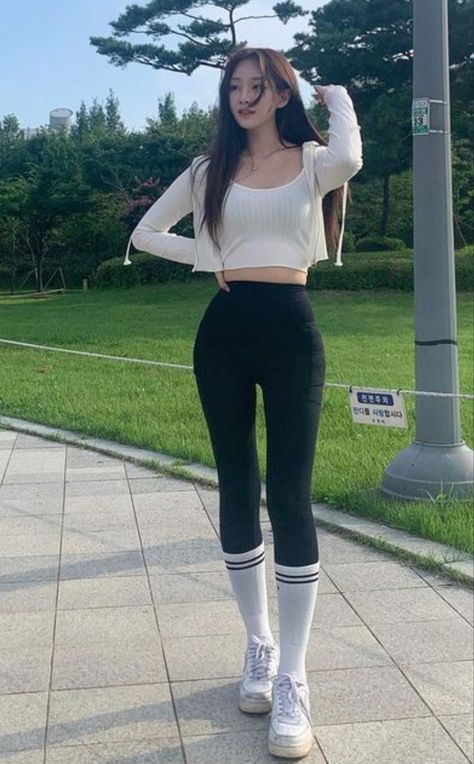 Korean Gym Outfit, Slim Girl, Fitness Inspiration Body, Sporty Outfits, 가을 패션, Girl Body, Google News, Outfits Aesthetic, Lany