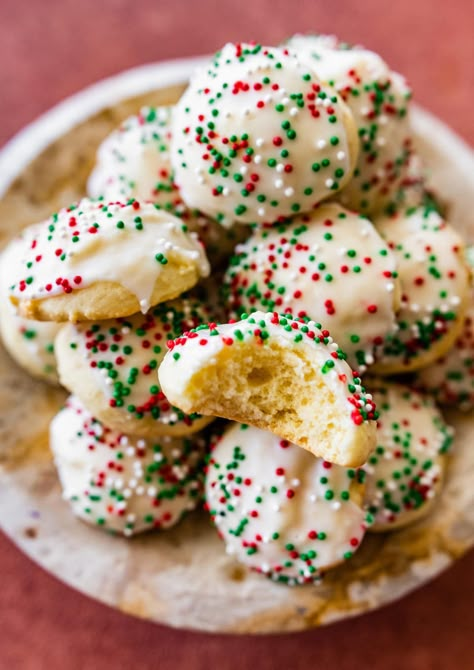 These Italian Christmas cookies are soft and tender and have a nostalgic holiday taste, perfect for any festive gathering. The anise extract gives them Anise Italian Cookies, Italian Christmas Cookies Authentic, Italian Cookies Traditional Christmas, Italian Knot Cookies, Sicilian Christmas, Anise Extract, Knot Cookies, Italian Anise Cookies, Italian Christmas Cookie Recipes