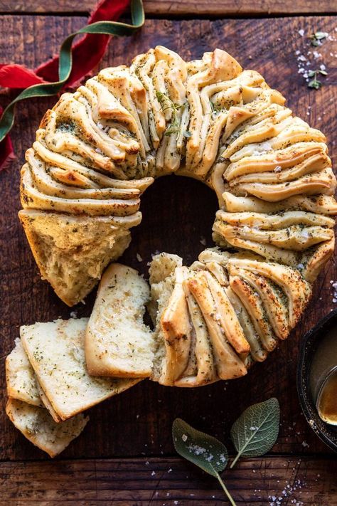 Pull-Apart Garlic Butter Bread Wreath | halfbakedharvest.com #garlicbread #Christmas Garlic Butter Bread, Wreath Bread, Christmas Dinner Side Dishes, Christmas Bread Recipes, Garlic Butter For Bread, Christmas Dinner Sides, Bread Wreath, Carb Loading, Half Baked Harvest Recipes