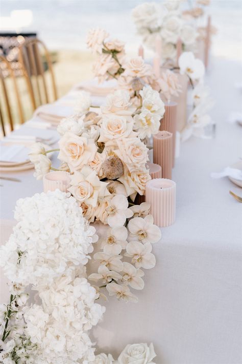 Tuscan Wedding Tablescape, Nude Theme Wedding, Wedding Table Decorations White, Blush Wedding Party, Modern Colorful Wedding, Table Florals, Monochrome Wedding, Monochrome Weddings, Chic Wedding Decor