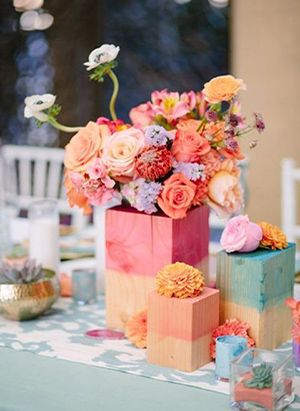 chic watercolor peach and pink wedding centerpiece ideas Artsy Centerpieces, Funky Wedding Centerpieces, Artsy Wedding Decor, Artsy Wedding, Lila Party, Watercolor Wedding Cake, Yosemite Wedding, Eclectic Wedding, Wood Vase