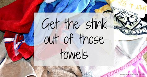 Try this simple solution. Refresh Towels, Laundry Table, Smelly Towels, Towel Cleaning, New Washer And Dryer, Clean Washer, Washing Towels, Baking Soda Cleaning, Dish Rag