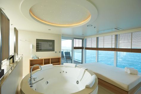 Owner Suite MS EUROPA Cruise Ships Interior, Royal Cruise, Best Cruise Ships, State Room, Luxury Cruise Ship, Sala Grande, Steam Showers Bathroom, Jacuzzi Tub, Norwegian Cruise Line