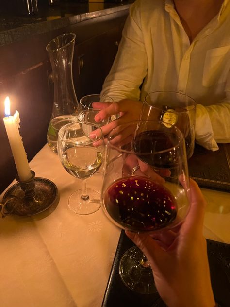 Italian Restaurant Date Aesthetic, Italy Date Aesthetic, Romantic Dinner Restaurant, Liquor Snapchat, Dinner Date Aesthetic, Couples Dining, Romantic Italy, Bar Wedding Reception, Life In Italy