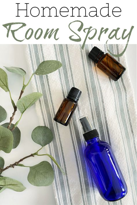 Room Spray With Essential Oils, Christmas Spirit Essential Oil, Linen Spray Recipe, Homemade Room Spray, Essential Oil Room Spray, Room Spray Recipe, Diy Room Spray, Lavender Laundry, Lavender Room