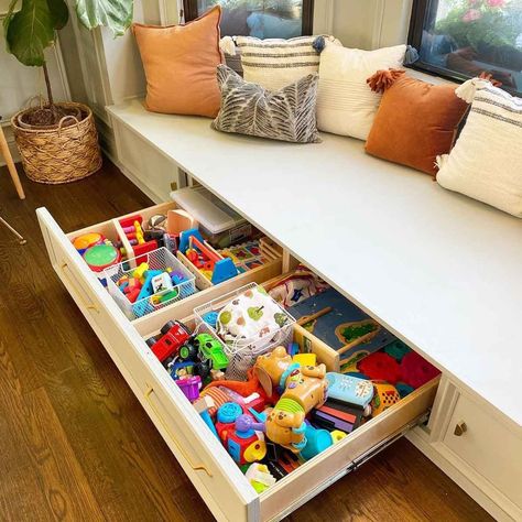 Toy Room Storage Ideas, Bedroom Toy Storage, Toy Organization Living Room, Kids Room Storage Solutions, Storage Ideas For Kids, Best Toy Storage, Toy Room Storage, Dream Art Room, Kids Storage Bench