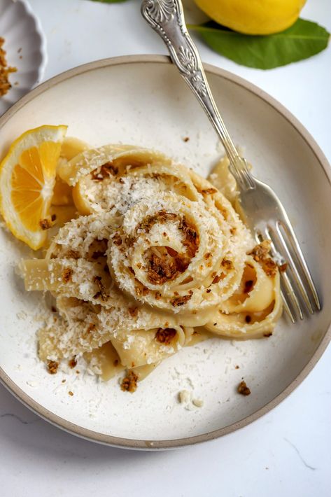 Lemon Pappardelle 🍋 It is topped with the most DELICIOUS crispy za’atar parmigiano crumble to give it that touch of crunch! Caramelized Lemon, Rice Crispies Recipe, Small Bites Appetizers, Tomato Butter, Baked Scallops, Popular Appetizers, Spicy Salmon, Za Atar, Tomato Sauce Recipe