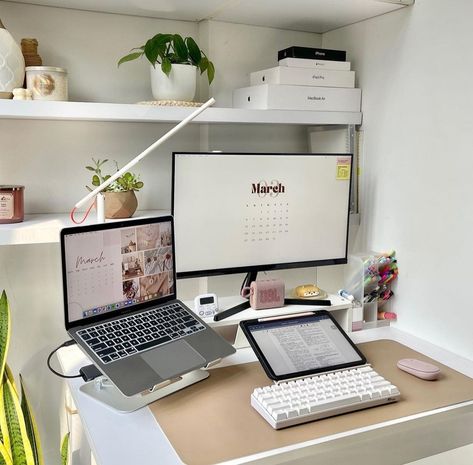 Monitor Setup, Cozy Desk, Dream Desk, Study Desk Decor, Work Office Decor, Cozy Home Office, Desk Inspiration, Desk Makeover, Dekorasi Kamar Tidur