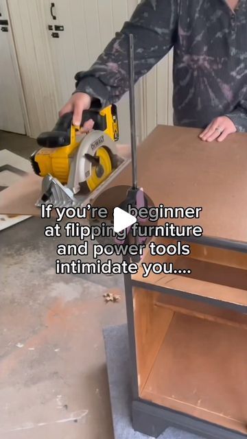 Emily Marlett | Furniture Flips | Home DIY on Instagram: "Comment “INFO” for a link to this tiny miter saw perfect for beginners! 🛠️🪚 I bought this saw with lots of hesitation due to it’s size… but man did it exceed all expectations! It may be little, but it’s mighty 💪🏽 Say goodbye to cramping hands from using miter shears! This thing is super inexpensive, little, compact, easy to use, and super beginner friendly. I’ve shared how much I love this tool on stories, but it deserves a permanent spot on my feed. Just might be my favorite powertool at the moment 😂 #furnitureflipper #furnitureupcycle #powertools #beginnerfurnitureflipper #furnitureflippingtips #furniturediy" Miter Shears, Furniture Flips, Miter Saw, Flipping Furniture, Upcycled Furniture, Diy Tools, Say Goodbye, Furniture Diy, How To Use