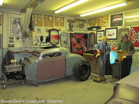 Old Hot Rods Garages | BangShift.com Gallery: Rolling Bones Hot Rod Shop Garage ... Vintage Teenage Bedroom, Awesome Garages, Race Car Bedroom, Open Garage, Baseball Room Decor, Car Themed Bedrooms, Old Hot Rods, Chip Foose, Car Man Cave