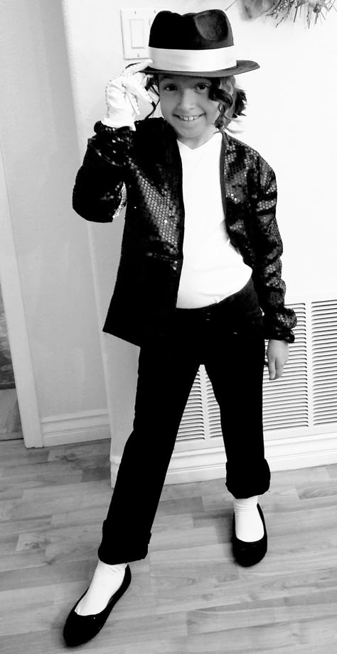 Micheal Jackson Costume Girl, Kids Michael Jackson Costume, Michael Jackson Kids Costume, Michael Jackson Makeup, Michael Jackson Halloween, Makeup Closet, Michael Jackson Billie Jean, Michael Jackson Party, Michael Jackson Costume