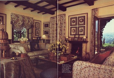 Cristopher Worthland Interiors on Instagram: “The #winterroom at Federico Forquet's  #romantic #italiancountryhouse - Valle Pinciole - in #cetona #tuscany as photographed for House &…” English Country House Decor, Rose Sofa, 1970s Living Room, Italian Country House, Giki Tiki, Cottage Decorating, 1970s Decor, Photo Tag, Retro Interior Design