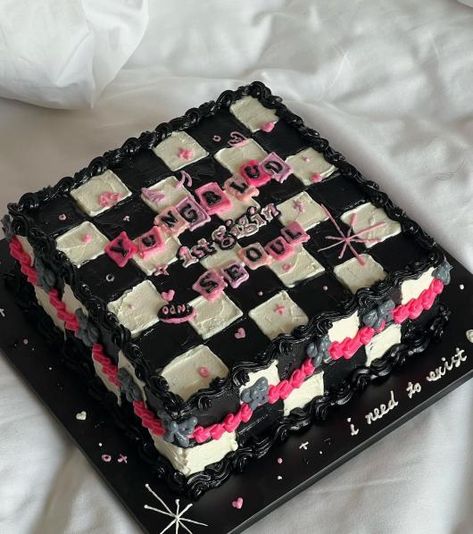 Warped Tour Birthday Party, Warped Tour Birthday, Emo Party, 16th Birthday Ideas, Dominic Harrison, Vans Warped Tour, The Dream Life, 16 Birthday Cake, Ideas For Parties