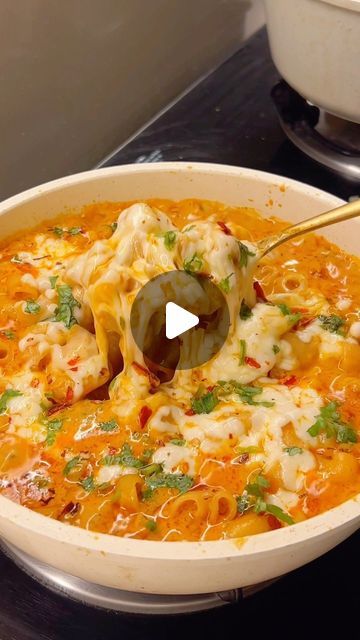 Spicy Mac N Cheese, Spicy Mac And Cheese, Pasta Homemade, Pasta Chicken, Vegetarian Snacks Recipes, Vegetarian Snacks, Mac N Cheese Recipe, Cheese Recipe, Italian Cooking