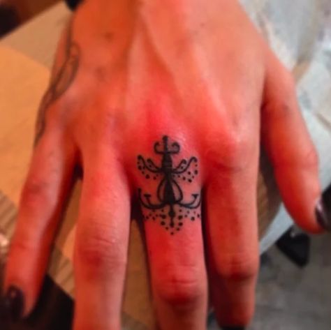 Fantastic Finger Tattoos - Chandelier design by Jon Mesa Tattoos And Meanings, Eternity Symbol, Finger Tats, Ring Finger Tattoos, Facial Tattoos, Ring Tattoos, Finger Tattoos, Tattoo You, Unique Tattoos