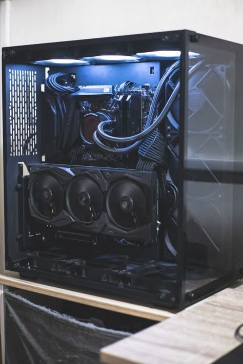 All Black Pc Build, Black Pc Build Aesthetic, Pc Builds Aesthetic, Pc Builds Gaming, Pc Gaming Setup Black, Black Pc Build, Gaming Pc Aesthetic, Black Pc Setup, Pc Build Aesthetic