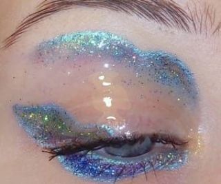 Mae (@keatsfitzgerald) • Instagram photos and videos No Ordinary Girl, Glossy Eyes, Dramatic Eye Makeup, Glitter Eye Makeup, Photoshoot Makeup, Make Up Looks, Kesha, Blue Eyeshadow, Glitter Eyes