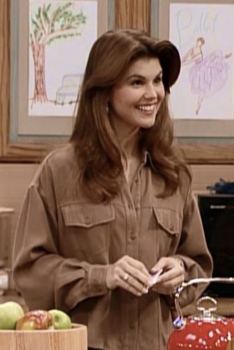 Full House Aunt Becky Outfits, Full House Aesthetic Outfits, Becky Full House Outfits, Aunt Becky Hair, Aunt Becky Outfits, Full House Outfits, 28 Year Old Woman, Becky Full House, Aunt Becky