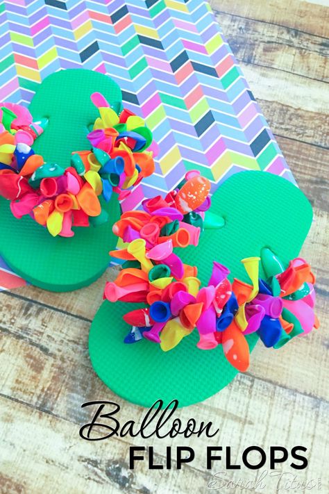 Flip Flop Crafts For Kids, Flip Flop Decorating Ideas, Balloon Flip Flops, Flip Flop Decor, Flip Flop Craft, Craft Summer, Luau Party Ideas, Decorating Flip Flops, Fun Summer Crafts