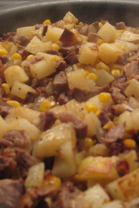 Old-Fashioned Beef Hash - Dee Dee's Southern Hash Recipe, Beef Recepies, Roast Beef Hash, Hash Recipes, Recipes With Beef, Beef And Pork, Leftover Beef, Hash Recipe, Raw Potato