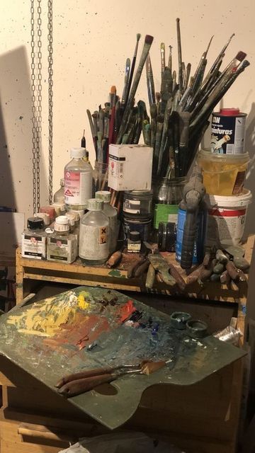 Aesthetic Artist Pictures, Art Life Aesthetic, Art Class Aesthetic, Art School Aesthetic, Cute Things To Make, Art Core, Art Academia, Etsy Decor, Art Studio Room