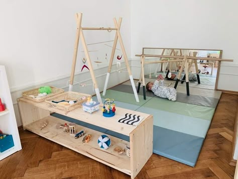 Infant Play Area, Montessori Newborn, Montessori Kids Room, Montessori Toddler Rooms, Baby Room Decor Neutral, Montessori Infant Room, Baby Play Areas, Montessori Nursery, Infant Classroom