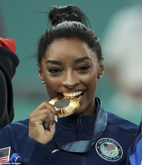 Simone Biles tastes her gold medal after winning the team event in Paris, France Simone Biles Aesthetic, Simone Biles Gymnastics, Simone Biles Instagram, Simon Biles, Usa Water Polo, Olympic Winners, Team Usa Gymnastics, Sports Medals, Usa Gymnastics