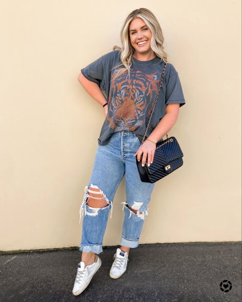 Concert Outfit Plus Size, Oversized Shirt Outfit, Trendy Mom Outfits, Casual Outfits Plus Size, Tiger Graphic, Midsize Outfits, Mommy Outfits, Nashville Outfits, My Bag