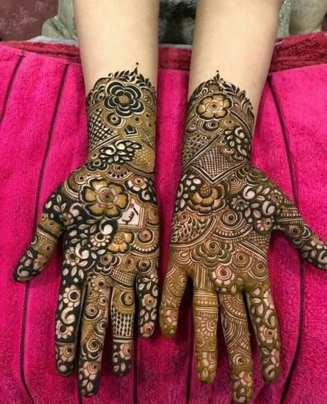 Half Bridal Mehndi, Bridal Mehndi Designs Half Hand, Mehendi Designs For Hands Dubai, Dubai Mehndi Designs Front Hand, Mehandi Designs Dubai, Bridal Mahendiii Design, Mehandi Designs For Hands Arabic, Back Hand Mehndi Designs For Bride, Half Hand Mehndi Designs