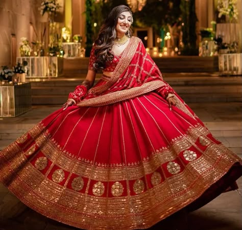 Simple Bridal Lehenga, Red Wedding Lehenga, Sabyasachi Lehenga Bridal, Best Indian Wedding Dresses, Sabyasachi Bridal, Designer Bridal Lehenga Choli, Sabyasachi Bride, Latest Bridal Lehenga, Wedding Lehenga Designs