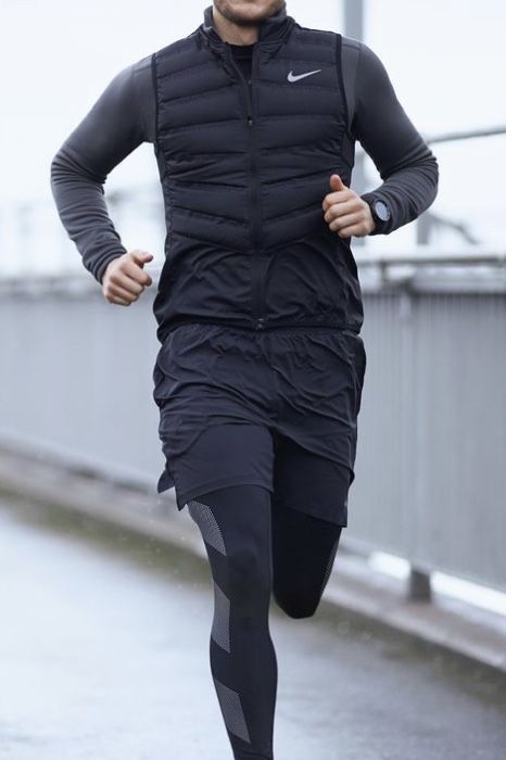 Running Style Mens, Winter Gym Outfit Men, Running Jacket Outfit, Nike Gym Outfit, Black Workout Clothes, Bike Riding Outfit, Winter Running Outfit, Mens Running Clothes, Running Outfit Men