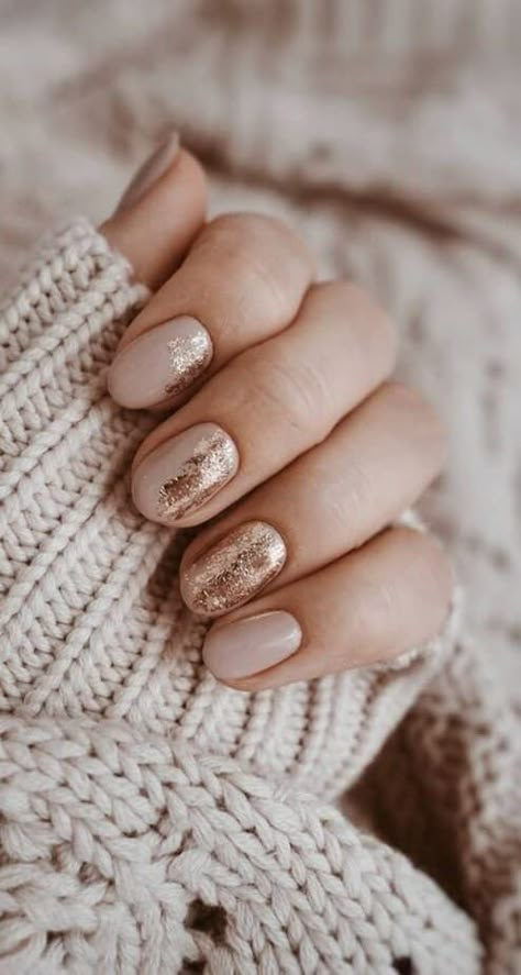 The Prettiest Thanksgiving Nail Colors | Thanksgiving Nails Color, Summer Tones, Christmas Nails Easy, Cute Christmas Nails, Thanksgiving Nails, Christmas Nails Acrylic, Nails 2020, Fall Nail Colors, Autumn Nails