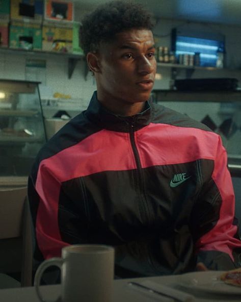 Meet Nike athlete Marcus Rashford—a football player dedicated to changing the game. Explore his iconic footwear and latest stories. Marcus Rashford Aesthetic, Nike Athletes, Football Boyfriend, Marcus Rashford, Stunning Prom Dresses, Nike Football, A Football, Football Player, Smash Book