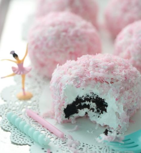 Sno Ball Recipe, Snowball Cakes, Snowball Cake Recipe, Snowballs Recipe, Snow Balls, Passion For Baking, Baking Book, A Piece Of Cake, Cake Balls